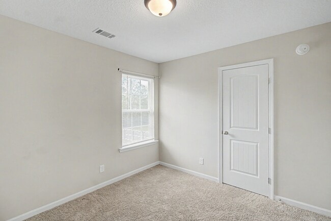 Building Photo - 18 Sunflower Cir NE