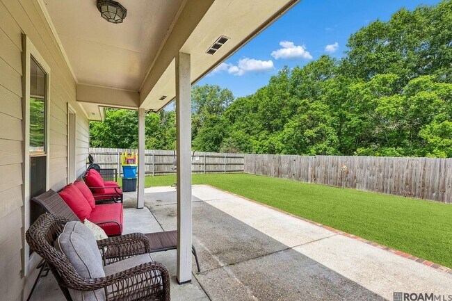 Building Photo - 40300 Creek Bend Dr