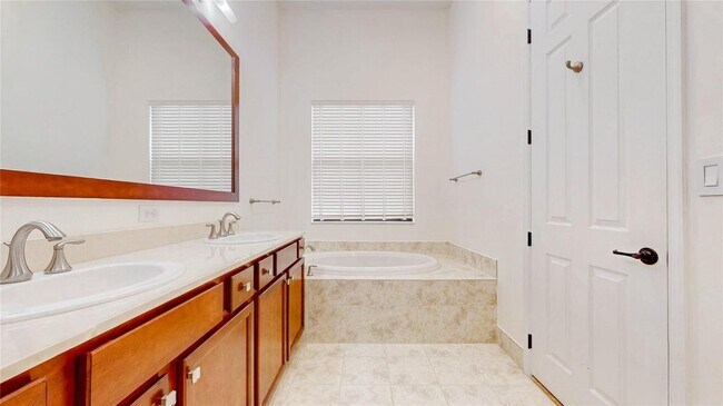 Building Photo - 4046 NW 85th Ave