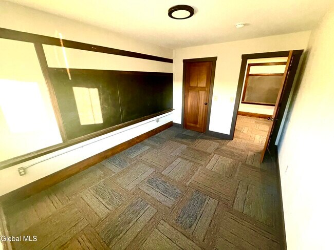 Building Photo - 34 William St