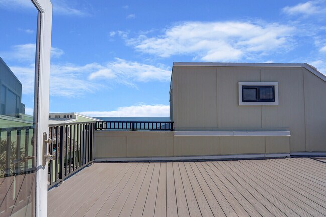 Building Photo - 2051 NE Ocean Blvd