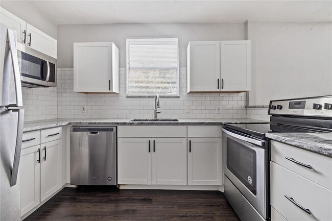 Building Photo - 409 E Floribraska Ave