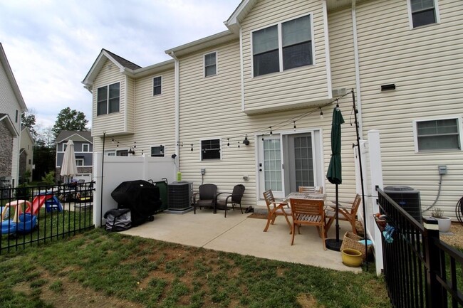Building Photo - 1412 Palomino Trl