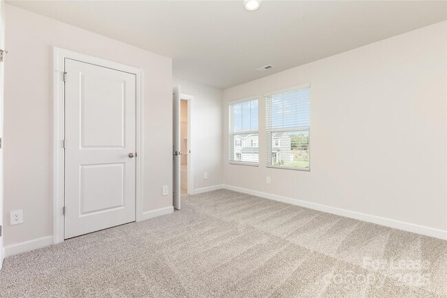 Building Photo - 1735 Braemar Vlg Dr