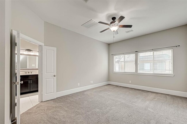 Building Photo - 6711 Saxton Manor St