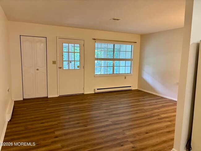 Building Photo - 1192B Clydebank Ct