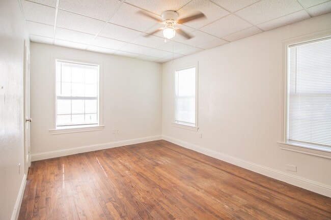 Building Photo - updated 3 bedroom 1 bathroom 2 car garage