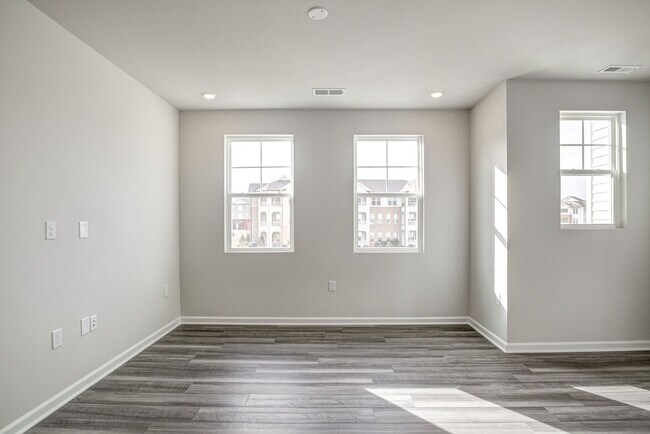 Building Photo - 2437 Kasota Ln