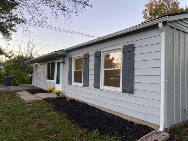 Building Photo - 3004 Arrowhead Dr