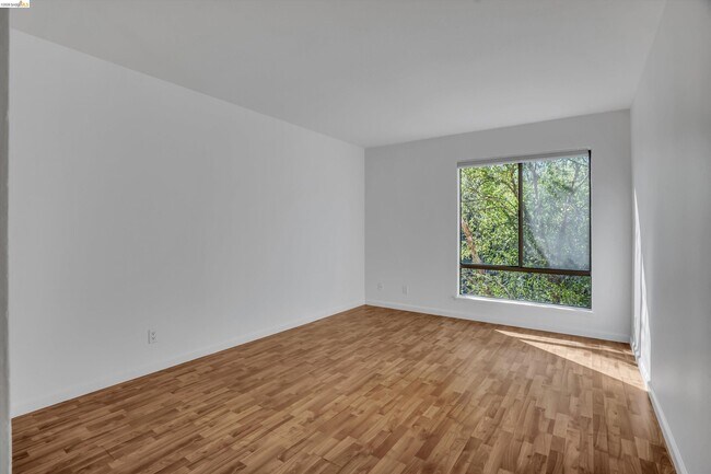 Building Photo - 490 N Civic Dr