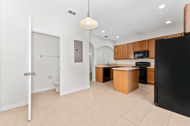 Building Photo - Nice 3/2.5 Townhouse in Enclave at Moss Pa...
