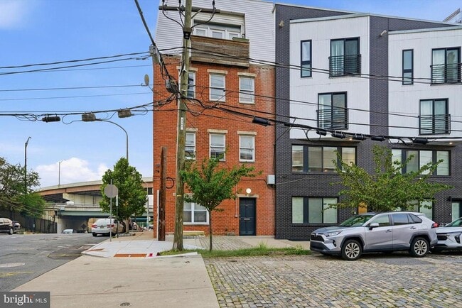 Building Photo - 400 N Front St