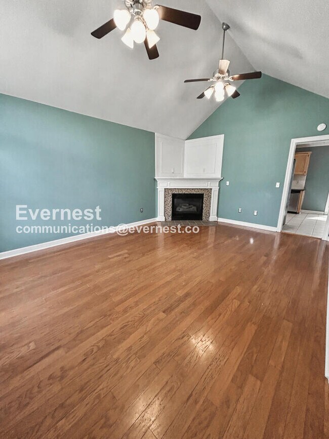 Building Photo - 3 Bed/2.5 Bath Home with Garage / Pet-Friendly / Coming Soon