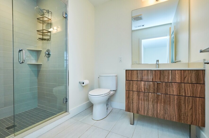 Building Photo - 250 Meridian St