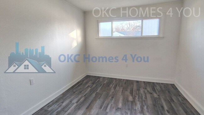 Building Photo - Charming 2 Bedroom near I-44 & May Ave.