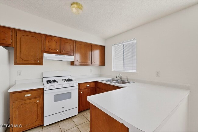 Building Photo - 10370 Kellogg St