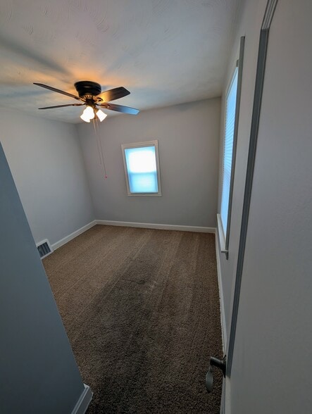 Bedroom 2 - 412 University Ave