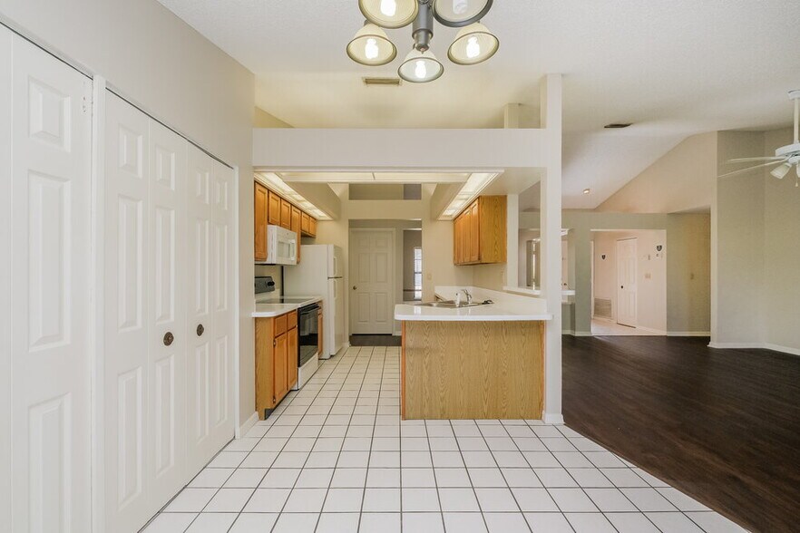 Building Photo - 5713 Erhardt Dr
