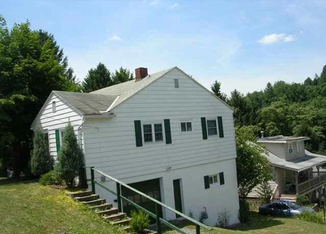 Building Photo - 1063 Charles Ave