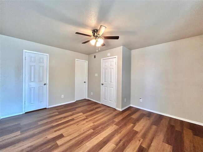 Building Photo - 7111 US-290