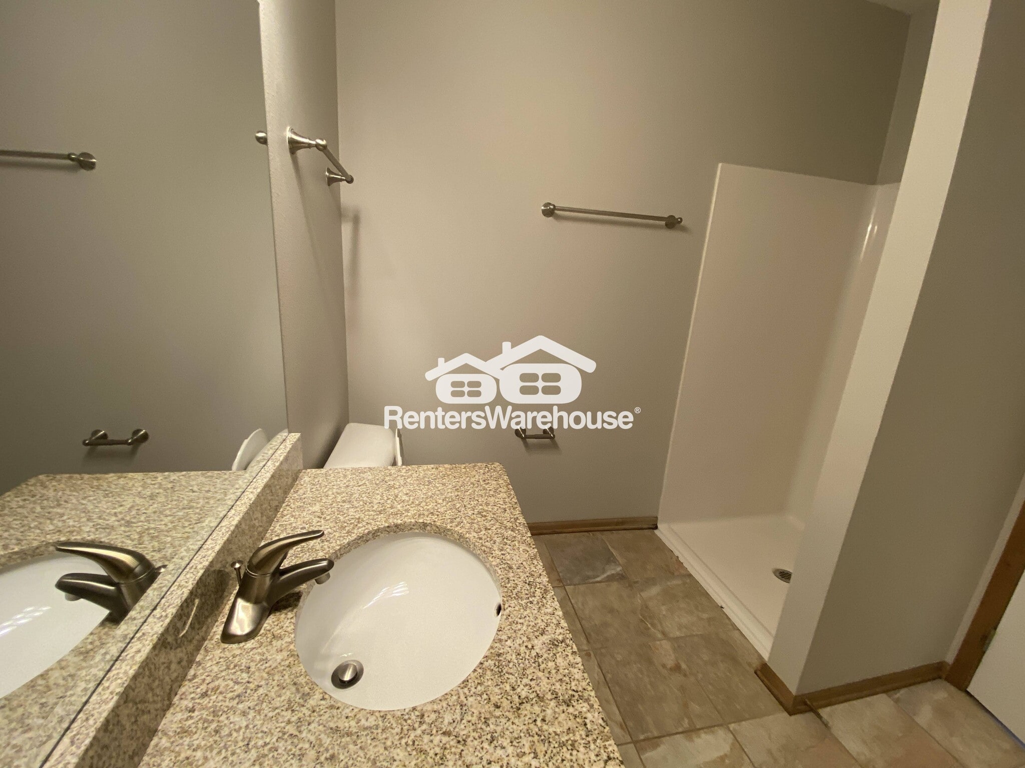 Building Photo - 2000 Meadow Ct