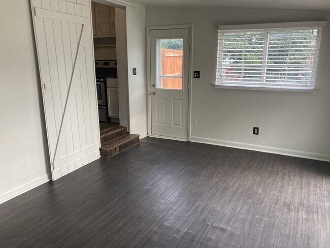 Building Photo - 2555 S Linley Ct