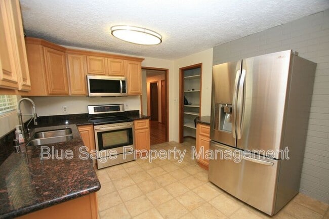 Building Photo - 131 Leslie Ln