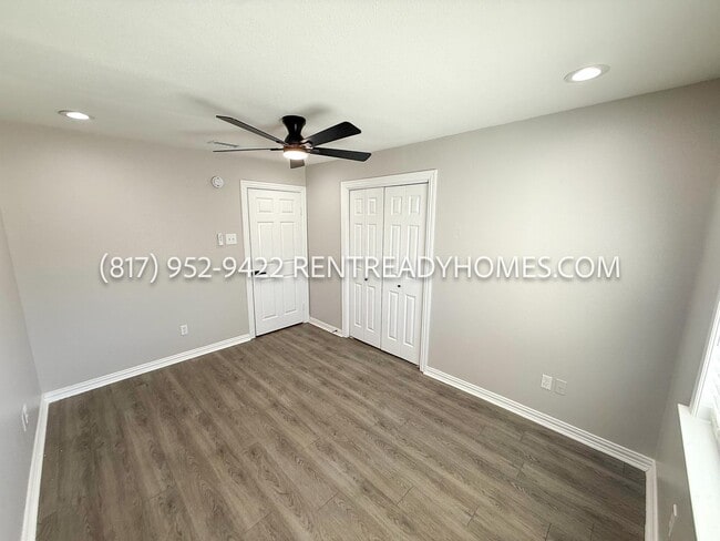 Building Photo - 913 Harrison Dr