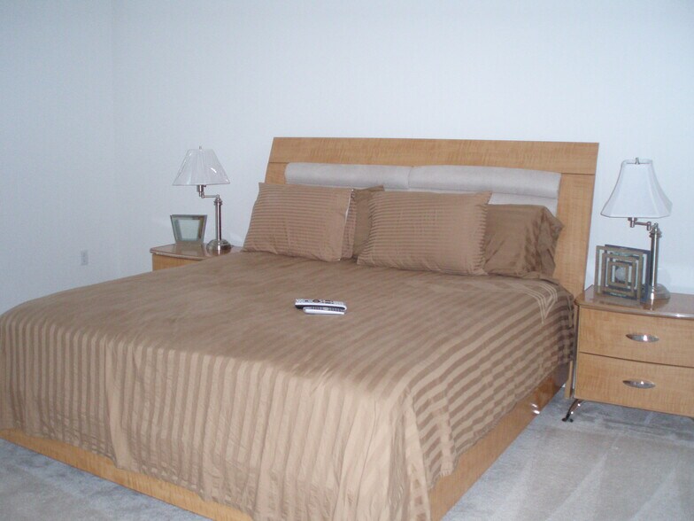 Building Photo - 981 SW McElroy Ave