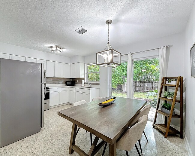 Building Photo - 2840 NE 16th Ct