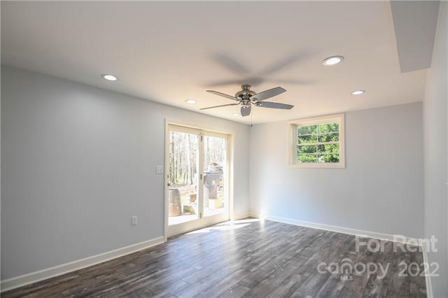 Building Photo - 9025 Longview Dr