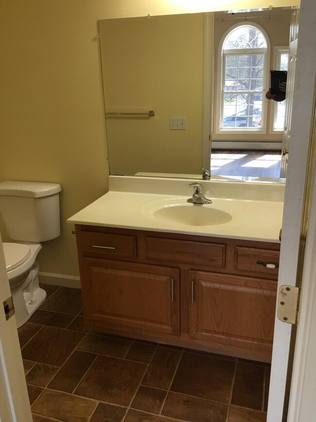 Building Photo - "Discover Spacious Comfort at 36-1 Leo's Way: 3-Bedroom Haven with 2.5 Bathrooms in Alburgh, VT!"