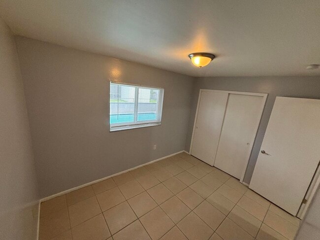 Building Photo - 11421 NW 39th Pl