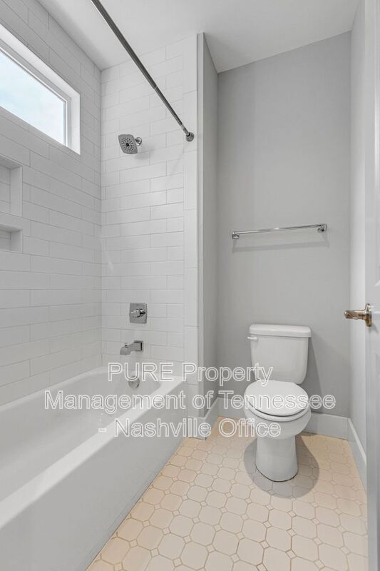 Building Photo - 702B Waco Dr