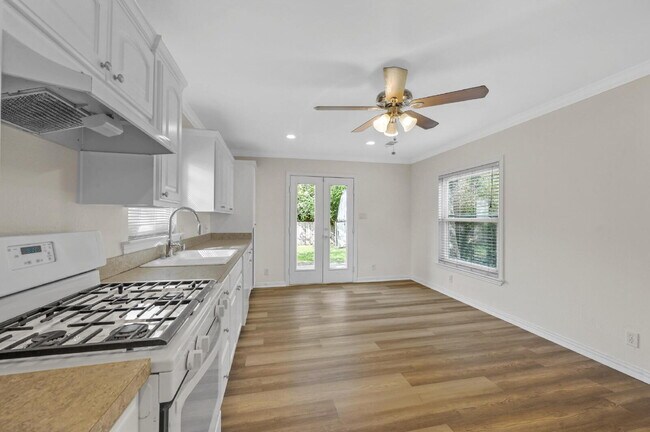 Building Photo - 1321 Casa Vale Dr