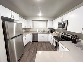 Building Photo - 128 N Lone Rock Dr