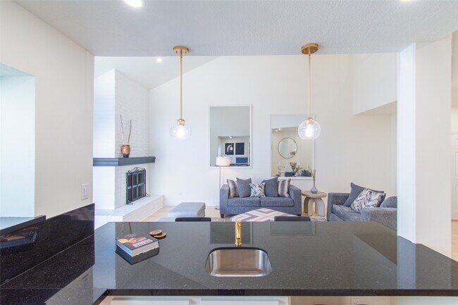 Building Photo - 727 Bunker Hill Rd