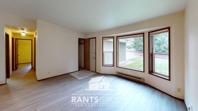 Building Photo - 832R