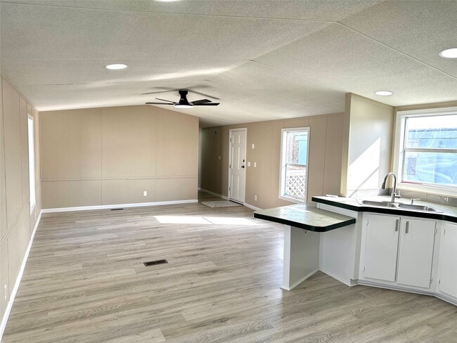 Primary Photo - 4602 Durant Ave