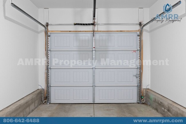 Building Photo - One of a kind 3 Bedroom Townhome in Duenweg!