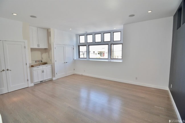 Building Photo - 884 De Haro St