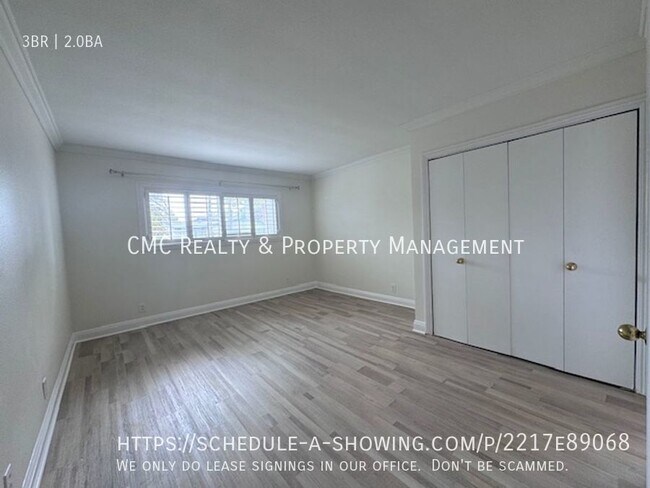 Building Photo - 3 bed & 2 bath home in EAST side Long Beach