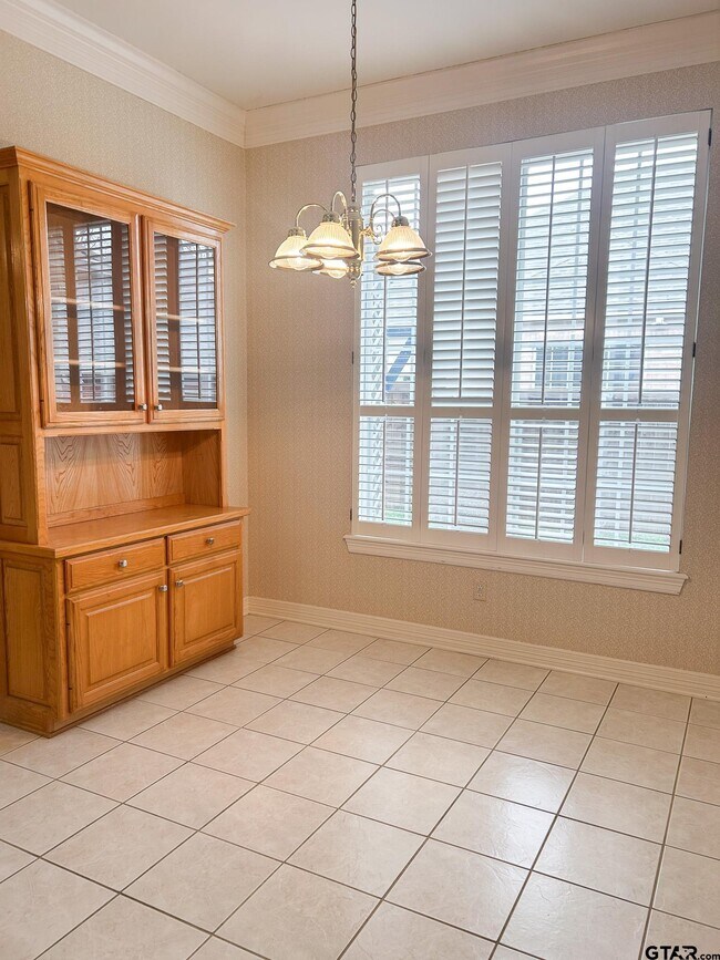 Building Photo - 704 Shiloh Ridge St