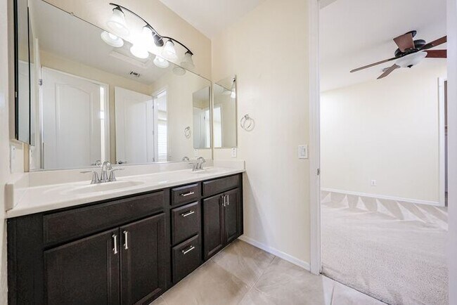 Building Photo - Stunning home located in the heart of Chandler, AZ!