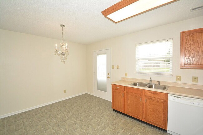 Building Photo - 8561 Bluff Point Dr