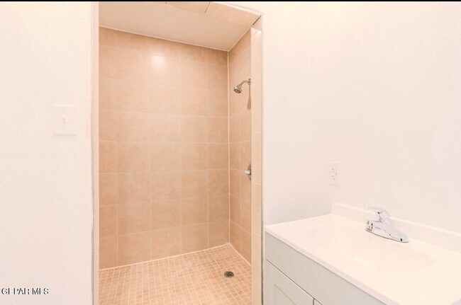 Building Photo - 226 Moon River St