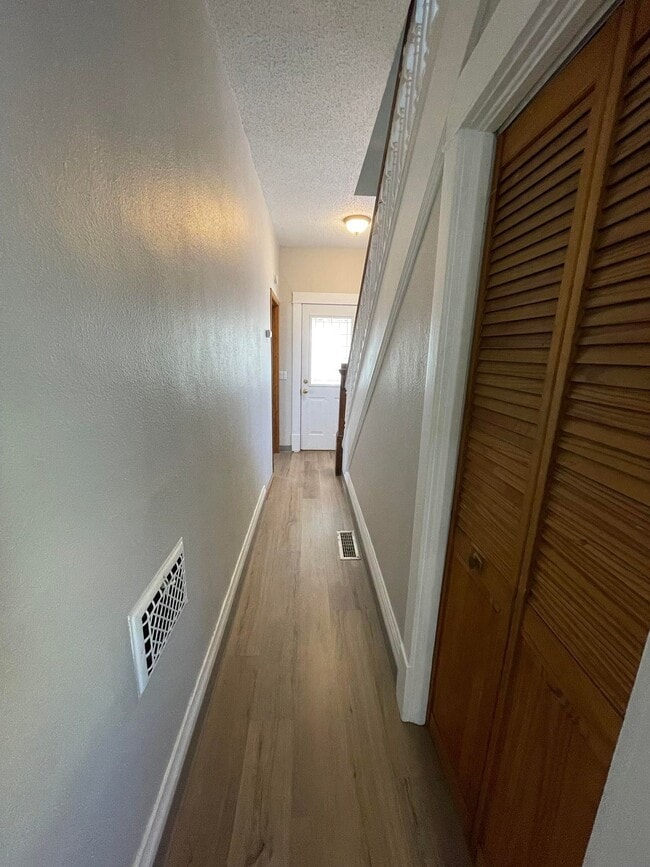 Building Photo - 1705 11th Ave N