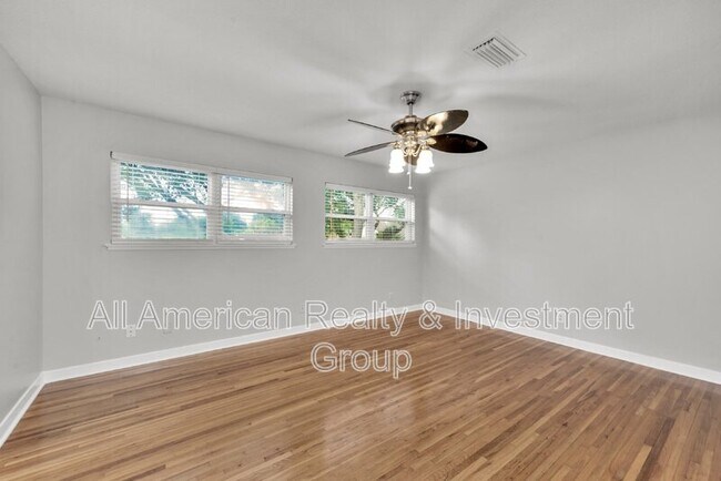 Building Photo - 20 Dogwood Ln