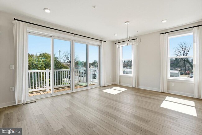 Building Photo - 3599 Aster St