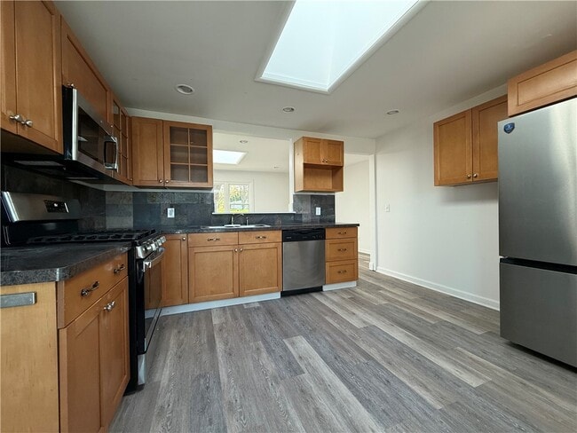 Building Photo - 1656 Jefferson Rd